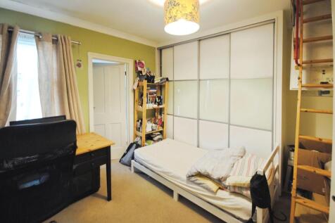 pbox-bedroom-321303.JPG