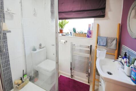 pbox-bathroom-321303.JPG