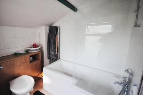 pbox-bathroom-321303.JPG