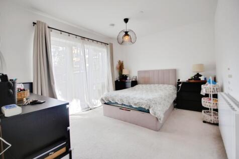 pbox-bedroom-330418.jpg