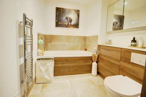 pbox-bathroom-330418.jpg