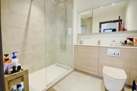 pbox-bathroom-330418.jpg
