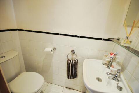 pbox-bathroom-318551.JPG