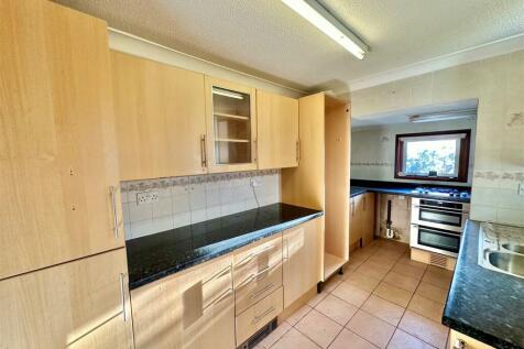Kitchen 2.jpg