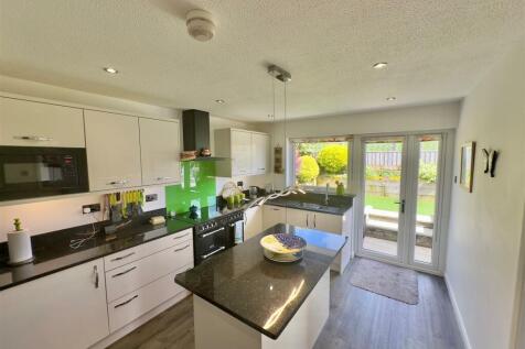 Kitchen 2.jpg