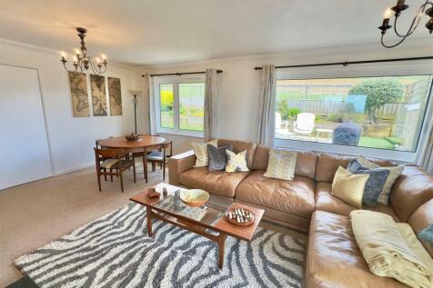Living Room 2.jpg