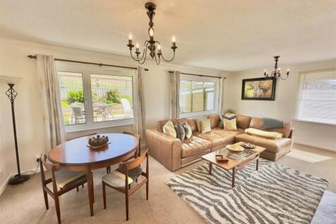 Living Room 3.jpg