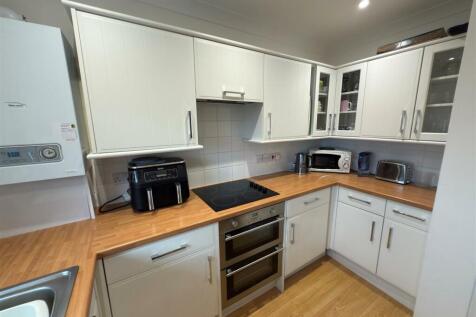 Kitchen 2.jpg
