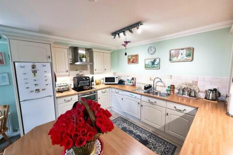 Kitchen 2.jpg