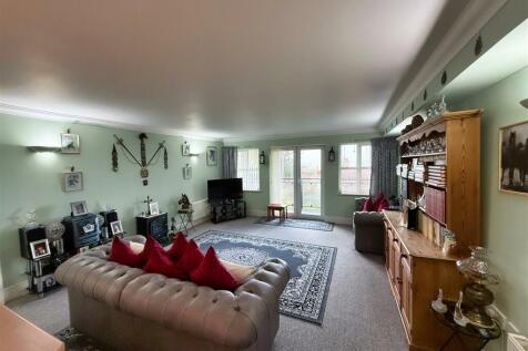 Living Room 2.jpg