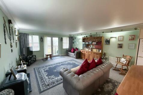 Living Room 1.jpg