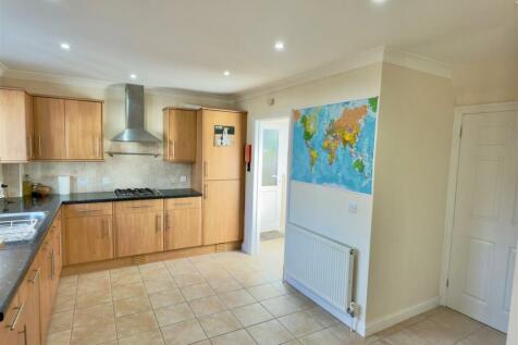 Kitchen 3.jpg