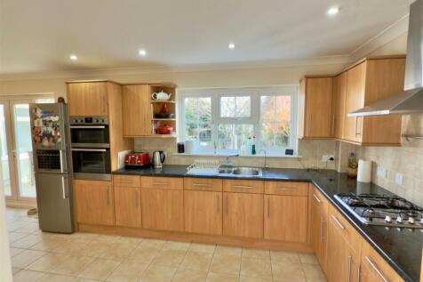 Kitchen 1.jpg
