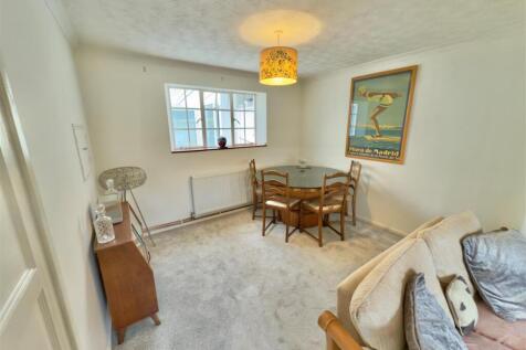Dining Area.jpg