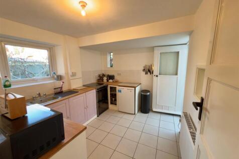 Kitchen 2.jpg