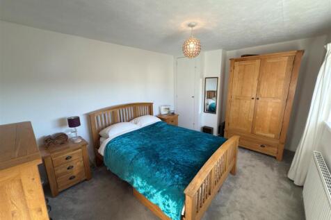 Bedroom 1.jpg