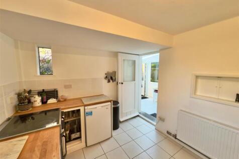 Kitchen 1.jpg