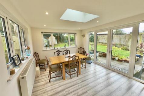 Dining Area.jpg