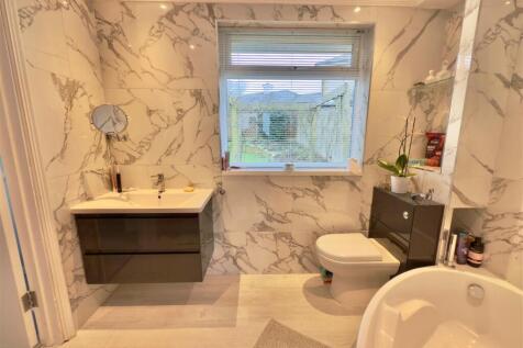 Ensuite 2.jpg