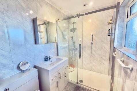 Shower Room.jpg