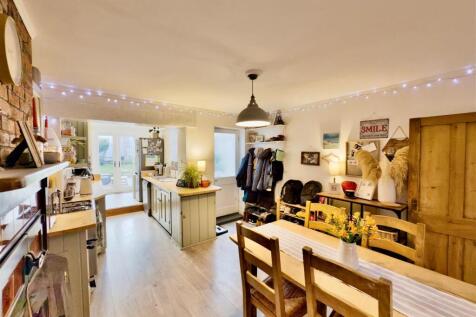 Dining Room to Kitchen