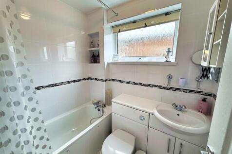 Bathroom 1.jpg