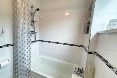 Bathroom 2.jpg
