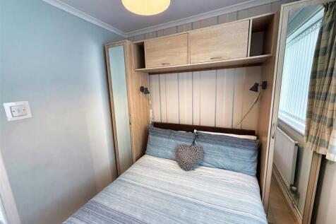 Bed 1.jpg