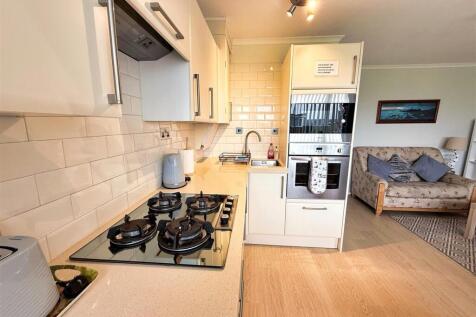 Kitchen 2.jpg