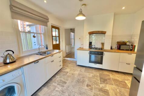 Kitchen 1.jpg