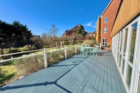 Communal Patio Terrace