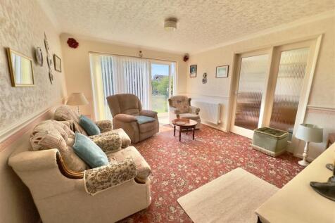 Living Room 3.jpg
