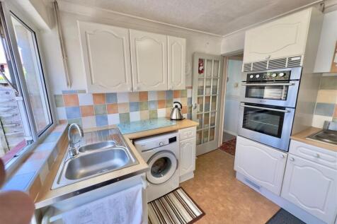 Kitchen 1.jpg