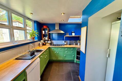 Kitchen 2.jpg