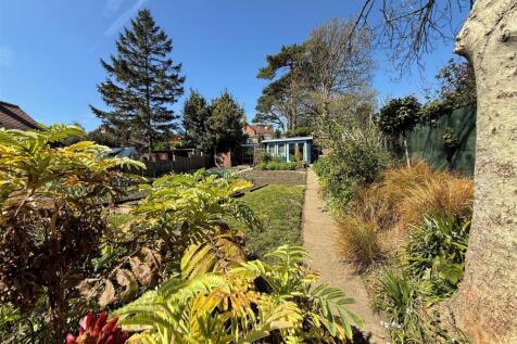 Rear Garden 2.jpg