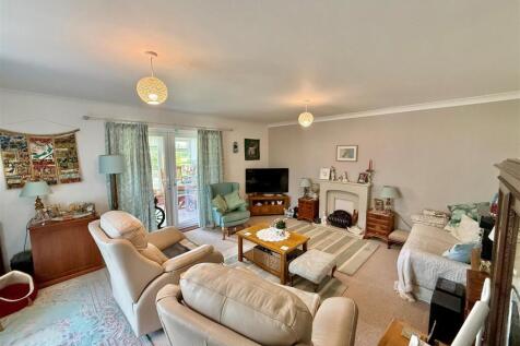 Living Room 1.jpg