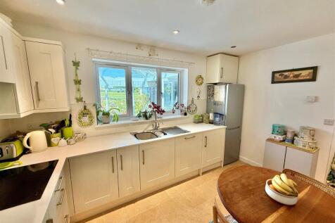 Kitchen 1.jpg