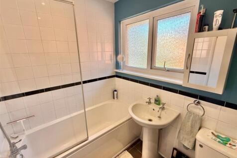 Bathroom.jpg