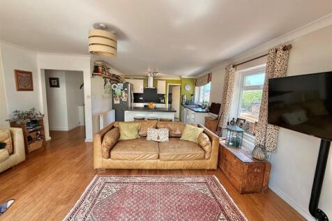 Living Area 2.jpg
