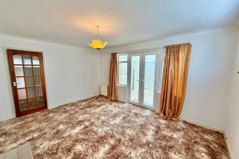 Living Room 2.jpg