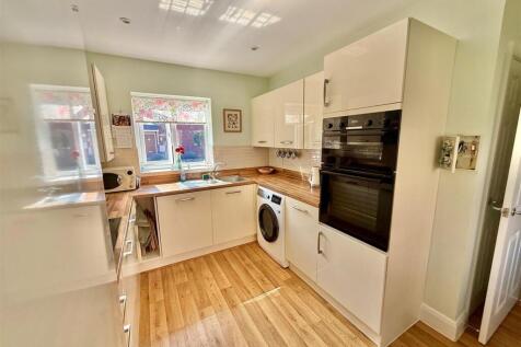 Kitchen 2.jpg