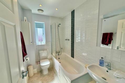 Family Bathroom.jpg
