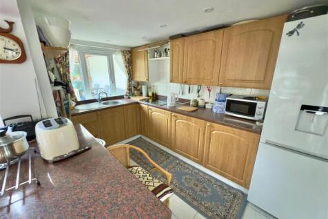 Kitchen 2.jpg