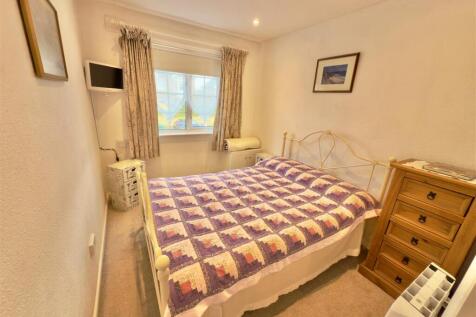 Bedroom 1.jpg