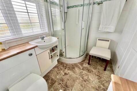 Sherwood Shower Room.jpg