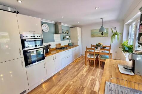 Kitchen Diner 1.jpg