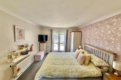 Bedroom One.jpg
