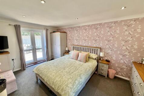 Bedroom 1.jpg