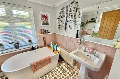 Ensuite 2.jpg