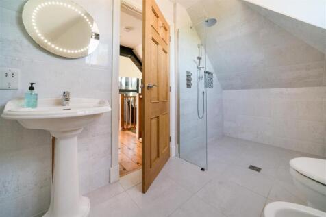 Studio Suite Shower Room